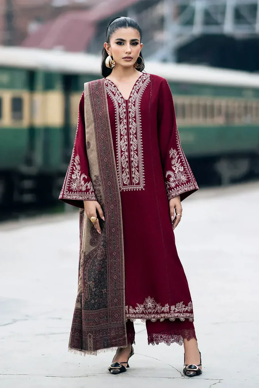 IZEL - Unstitched 3PC Embroidered lawn - RR3059