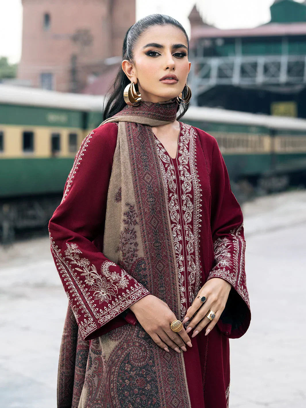 IZEL - Unstitched 3PC Embroidered lawn - RR3059